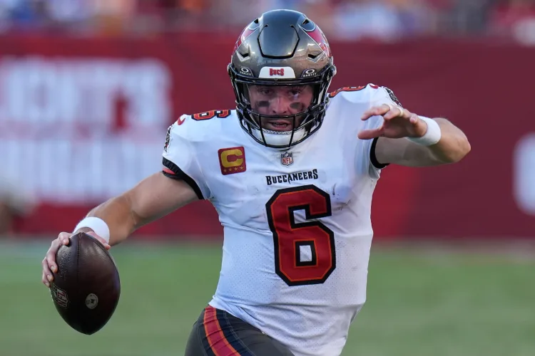 Tampa Bay to start rookie QB against Packers